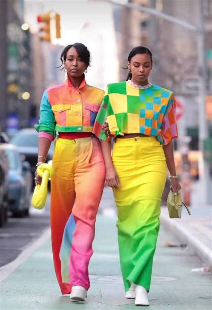 Are bright colors in Style 2022?