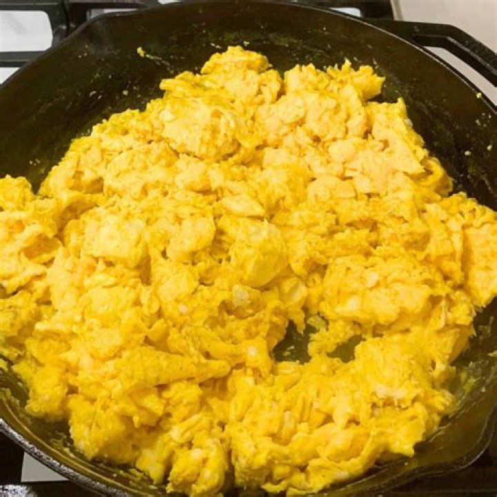 Can ducks eat scrambled eggs?