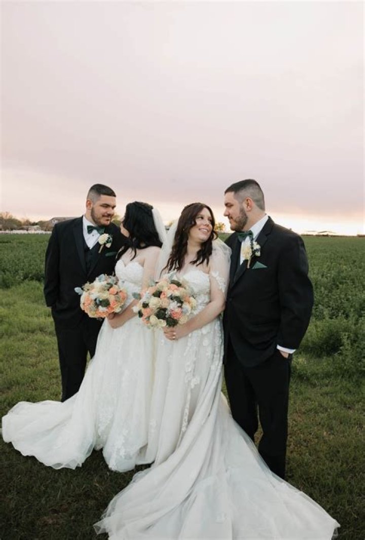 Can sibling Sims marry?