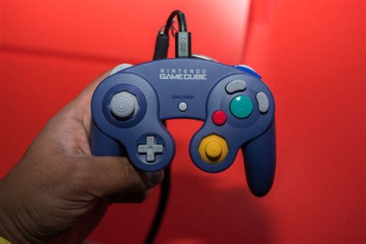 How do you play GameCube controller on Wii U Brawl?