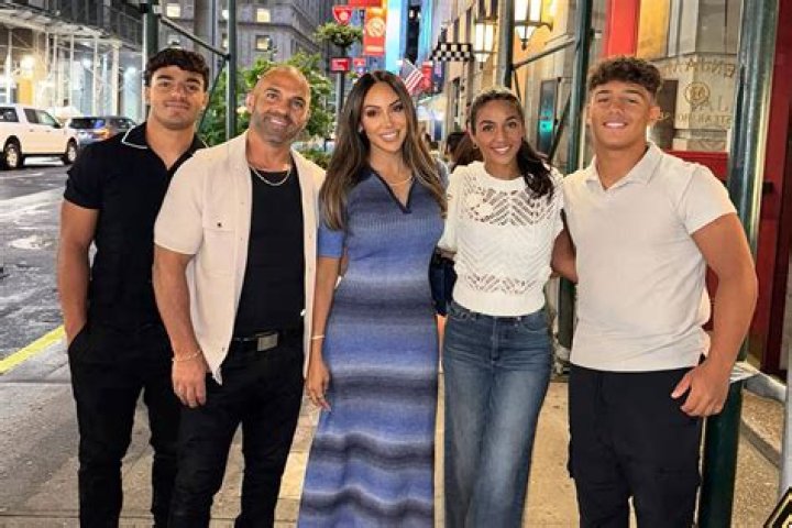 How does Joe Gorga make money?