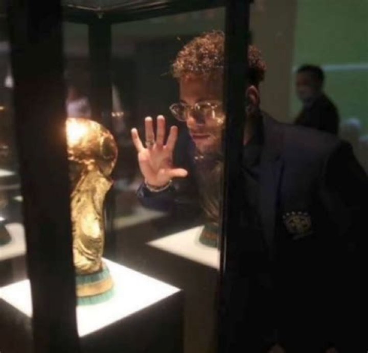 How does Tabuu turn master hand into a trophy?