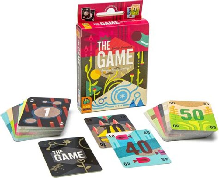 How does the game of life board game work?