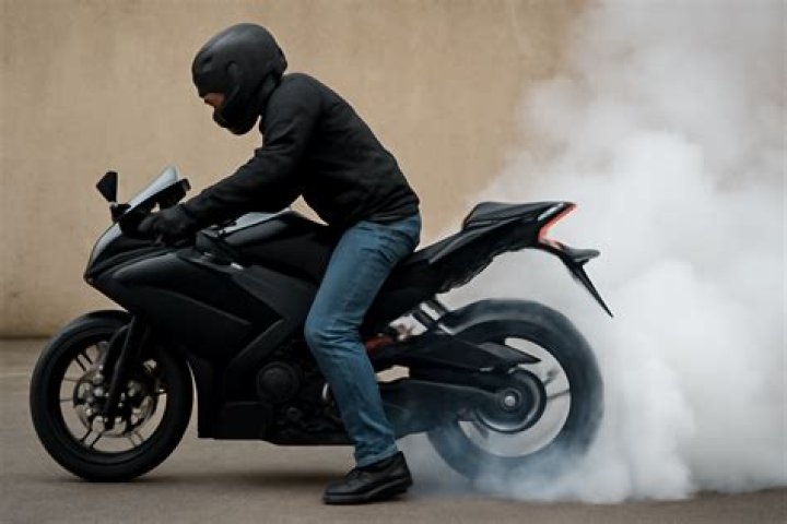 【How-to】How to Do a Burnout on a Motorcycle