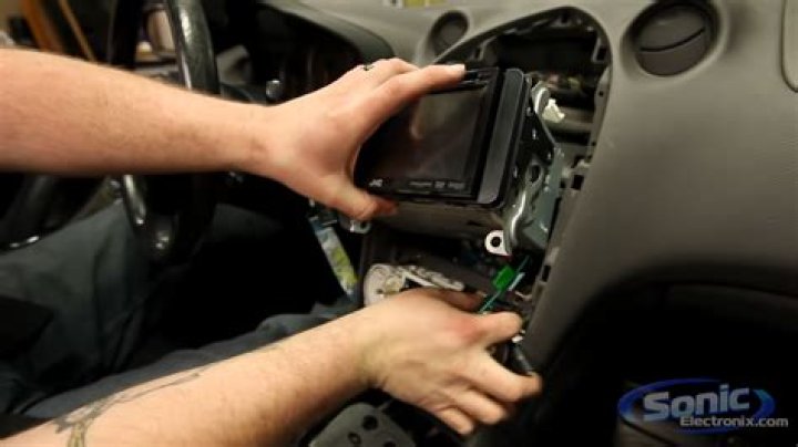 【How-to】How to Install a Car Alarm in a Truck