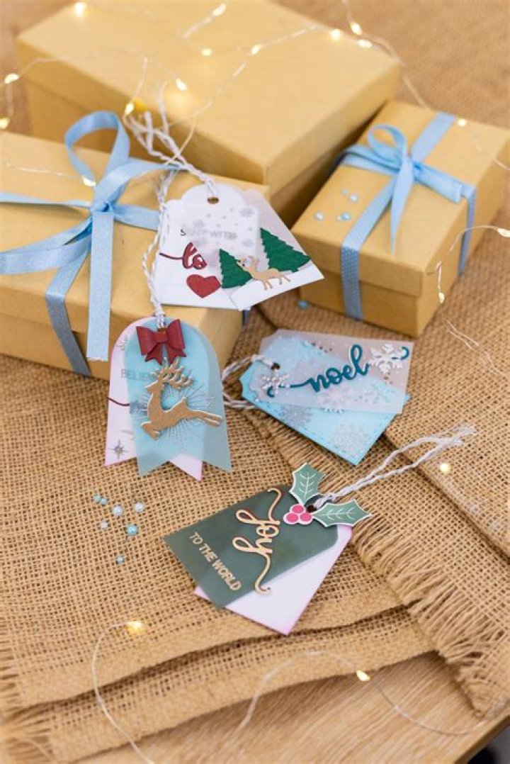 【How-to】How to Prank Someone with a Layered Christmas Gift