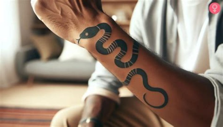 【How-to】What does a snake wrapped around a hand mean