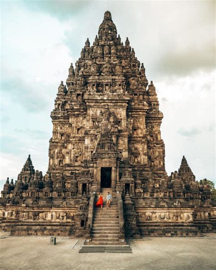 What are the walls of Borobudur decorated with?