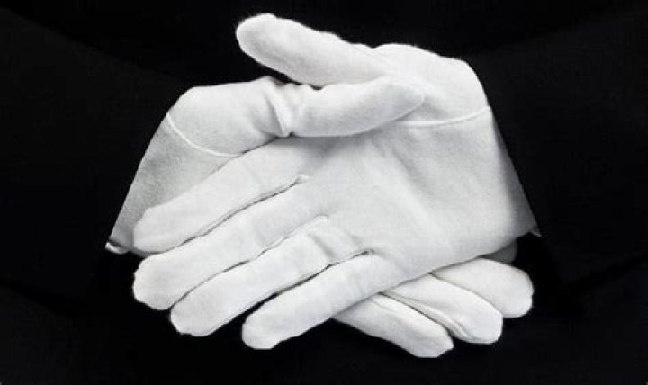 What does wearing white gloves mean?