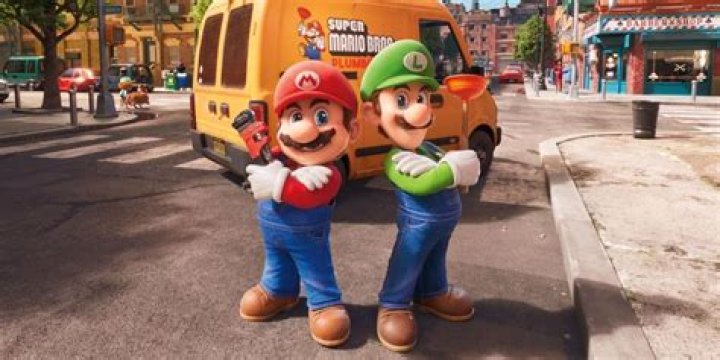Which is older Mario or Luigi the older brother?