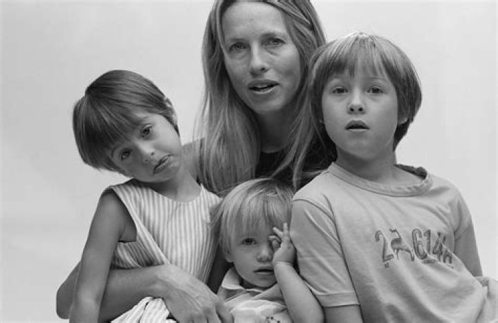 Who owns Steve Jobs childhood house?