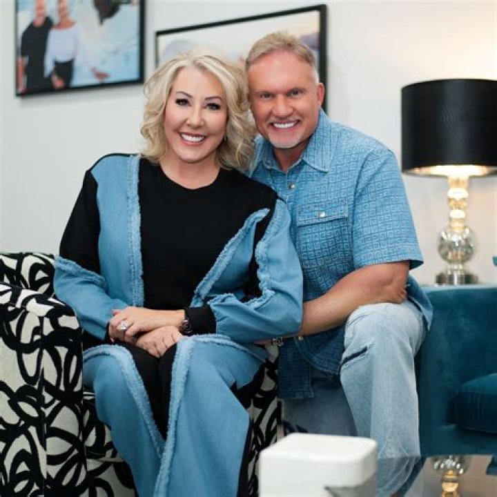 Why did Hall and Carpenter divorce?